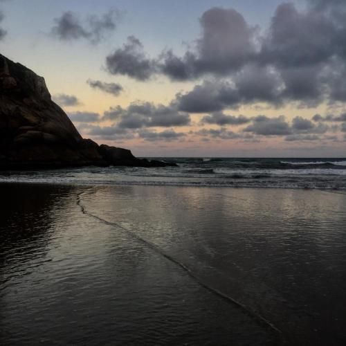 Casa Enseada, Prainha, Praia Grande com ar nos 2 quartos
