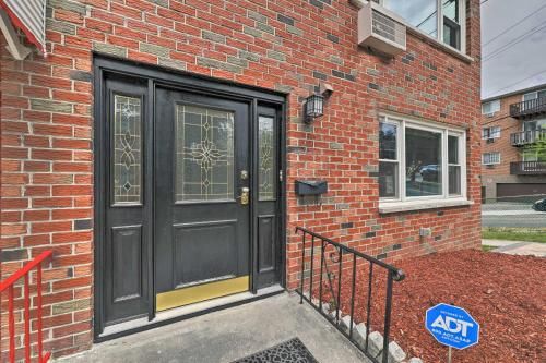 Bright and Airy Apartment with Balcony about 20 Mi to NYC!