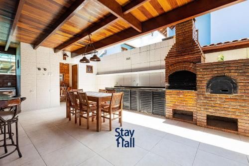 Casa com 4Suítes, churrasq+Piscina privativa-SH014