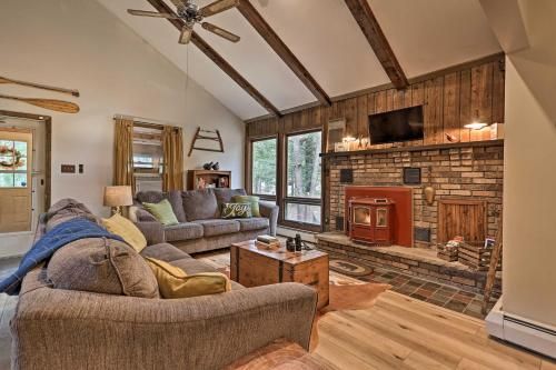 Rustic Hideaway with Lake Access, 3 Mi to Ski!