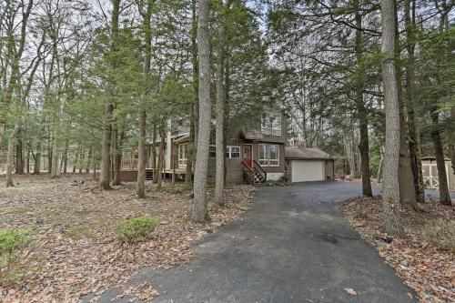 Rustic Hideaway with Lake Access, 3 Mi to Ski!