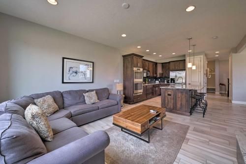 Modern Huntsville Resort Retreat with Hot Tub!