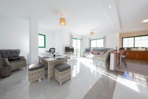 THE MARITIMO HOLIDAY HOME - by MEDANO4YOU