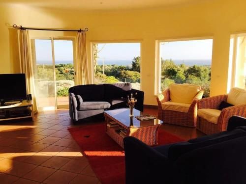 Luxurious villa with beautiful see views & spacious garden