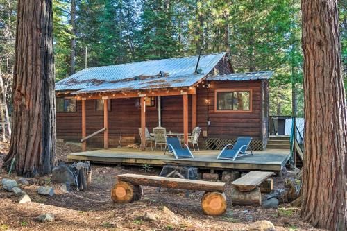 Cabin with Fire Pit Mins to Vineyards and Hiking!
