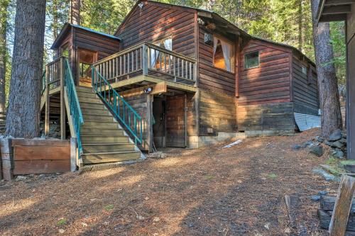 Cabin with Fire Pit Mins to Vineyards and Hiking!