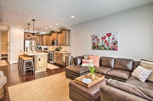 Edgewater Townhome about 7 Mi to Snowbasin Resort