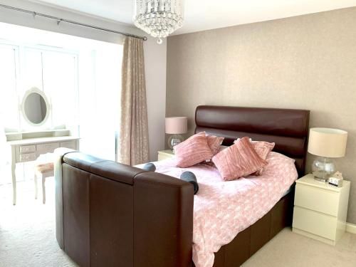 Large Stylish Cambridge House (4BR/Free Parking)