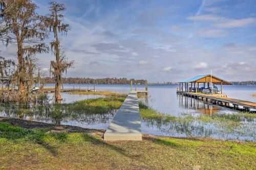 Gorgeous Waldo Home with New Dock on Santa Fe Lake!