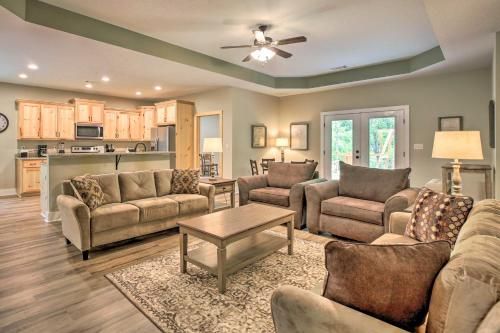 Creekside Cabin with Forest Views in Tallassee!