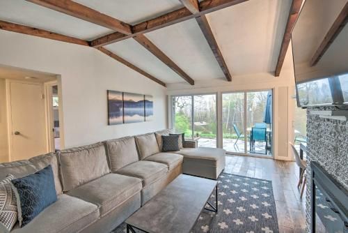 Modern Hideaway Less Than 2 Mi to Lake Winnipesaukee!
