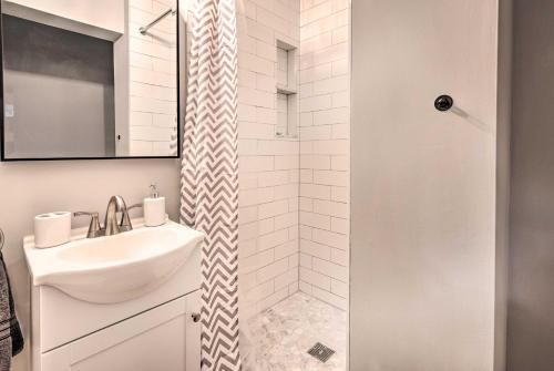Modern Hideaway Less Than 2 Mi to Lake Winnipesaukee!