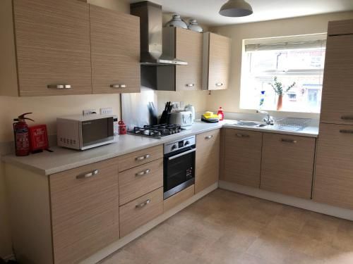 Spring House - Staycation - Perfect for Contractors & Families - 2 Parking Spaces