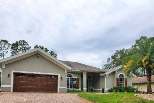Large Upscale Home with Pool, 7 Mi to Beaches