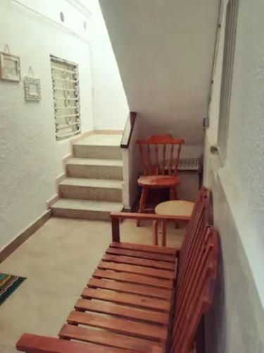M2 Cool apartment next to metro. 15m to center