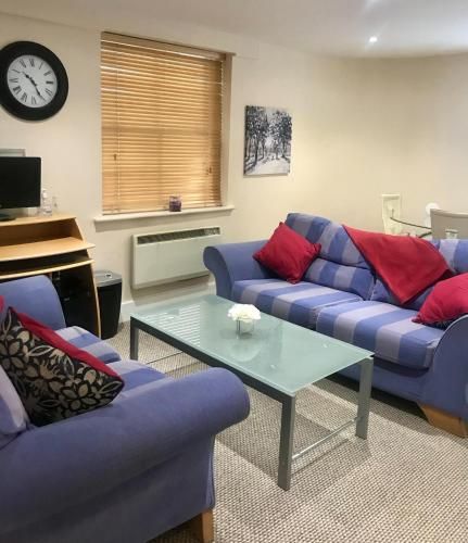 Central 2 Bed, 2 Bathrooms, Ground Floor Apartment with Parking