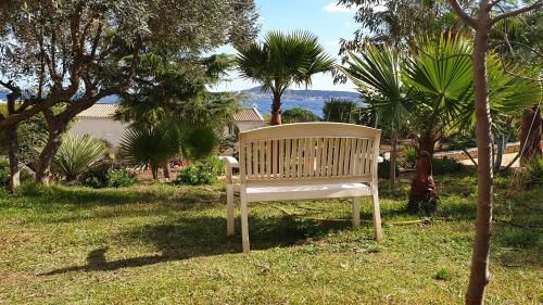 havre de paix dans jardin méditerranéen