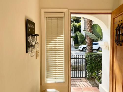 Hollywood Hills Homestay