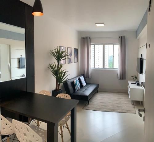 1103- Apartamento Encantador, amplo e decorado, mobiliario moderno, cozinha completa com utensílios , Excelente vista da cidade e localização privelegiada no bairro Bigorrilho