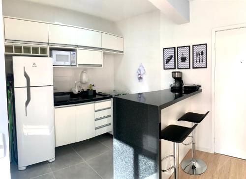 505 - Apartamento Lindo, amplo e decorado, mobiliario moderno, cozinha completa com utensílios , Excelente vista da cidade e localização privelegiada no bairro Bigorrilho proxímo de shopping e parques