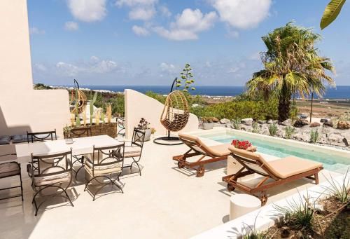 Pink Freud Luxury Villas, jetted pool, sea & sunset view