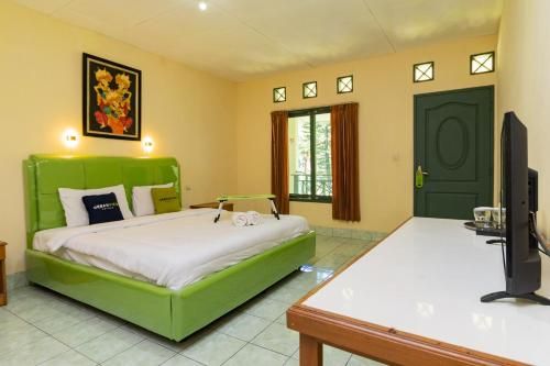 Urbanview Hotel Obelix Cisarua Puncak