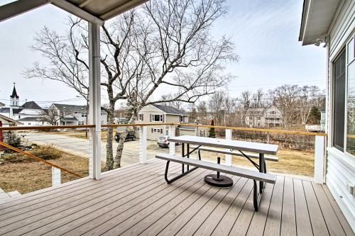 Boothbay Harbor Beach House by Park and Restaurants!
