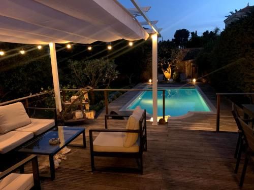 Cannes Villa swimming pool, garden, free car park and calm