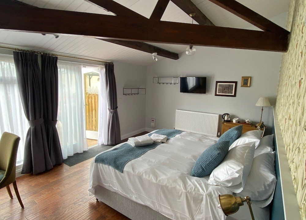 Three Bishops Inn