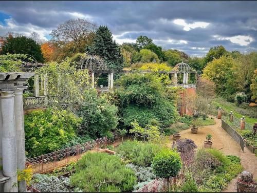 Hampstead Opulence Apartment - Luxurious Split Level Property