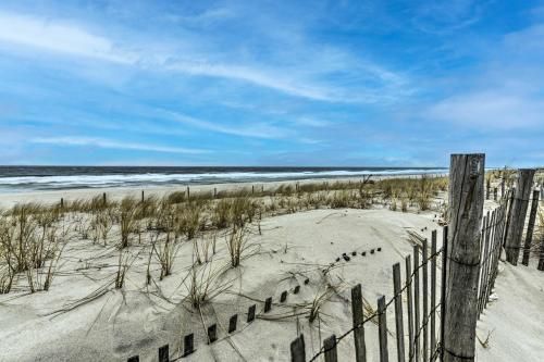 Seaside Park Apt with Outdoor Shower- Walk to Beach!