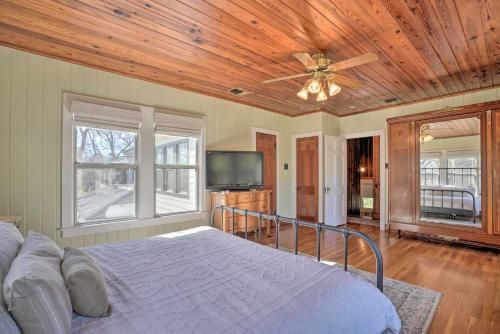 Spacious Lake Placid House with Diving Board!