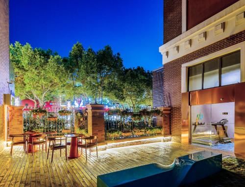 Mengguo Hotel Zhuqiao Town