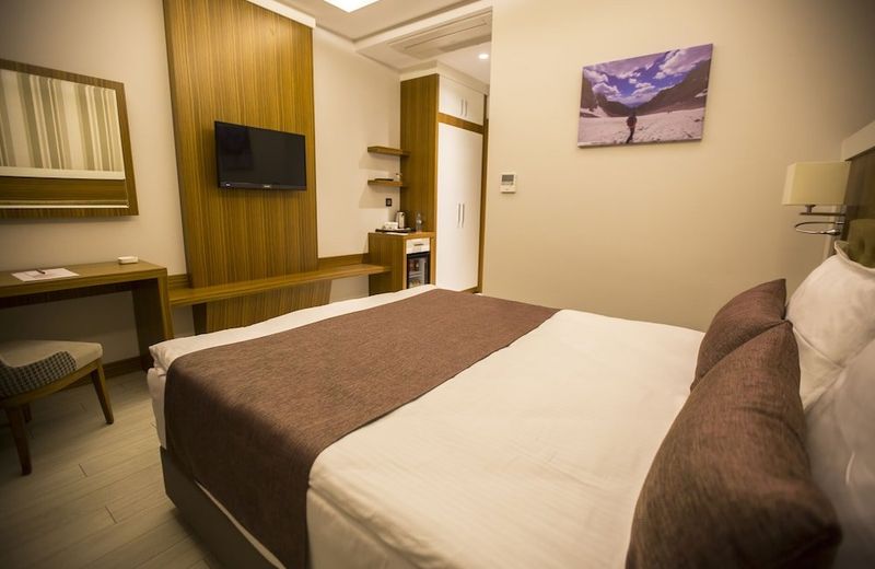 Honour Hotel