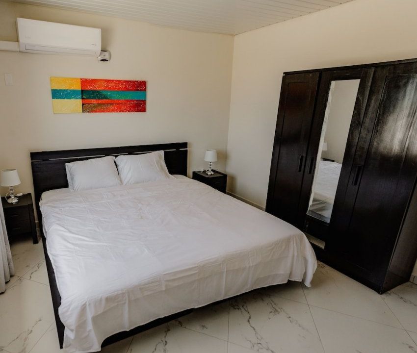 Elegant 2-bedroom apartment 2 km from Eagle beach