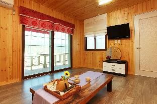 Cheongdo Mountains Bed and Breakfast