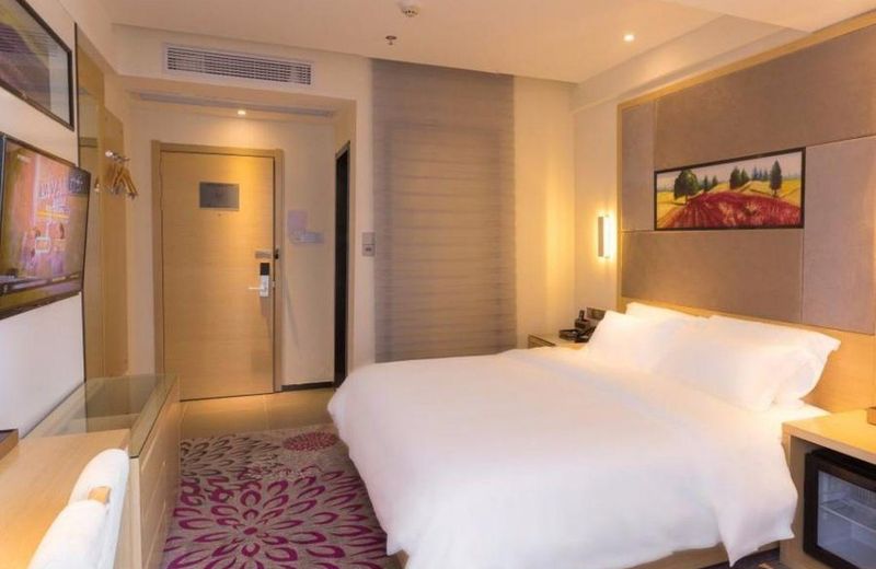 Lavande Hotel Luzhou Jiale Century City