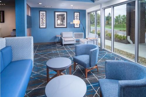 Holiday Inn Express & Suites Brevard - City Center