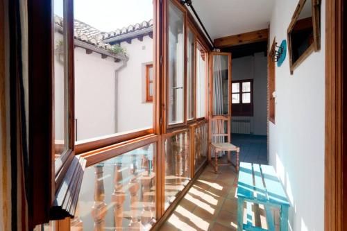 Spacious, sunny and quiet Albayzin apartment