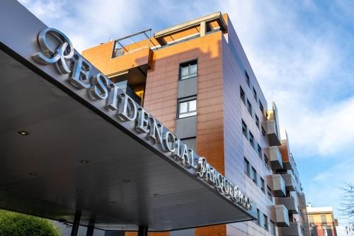 APARTAMENTO CRIS I ,Piscina-Gym & Parking, parque de las ciencias
