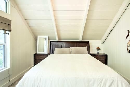 Secluded Cabin - 5 Mins to Gunstock Mtn Resort!