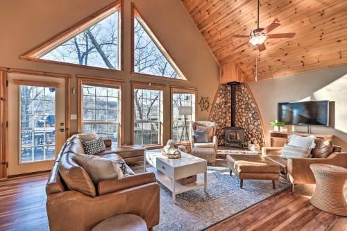 Pet-Friendly Grand Lake House with Dock and Kayaks!