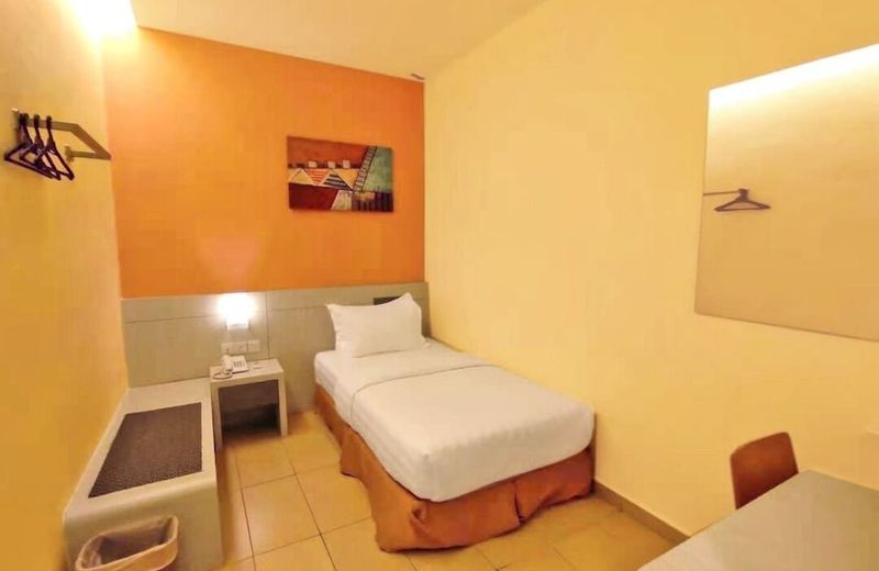 KLUANG RIVERVIEW HOTEL