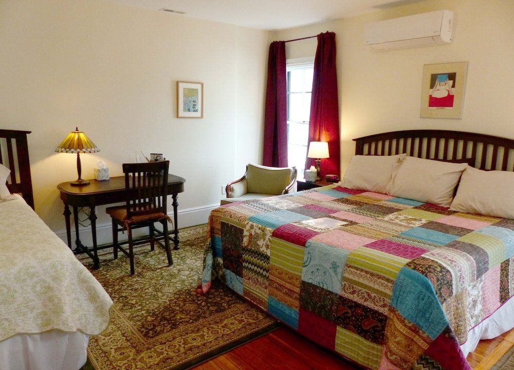 Davis Square Inn