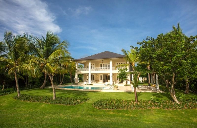 Amazing golf villa at luxury resort in Punta Cana, includes staff, golf carts and bikes