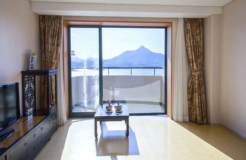 Cheongpung Resort Lake Hotel