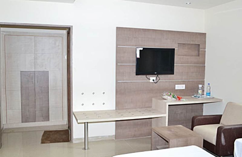 HOTEL KANAKABHISHEGAM