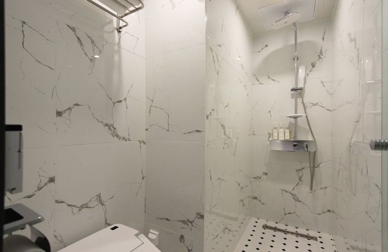 Seven Bricks Hotel