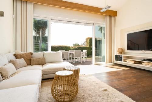 Villa Madrugada, beachside villa in Costabella