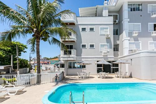 Predio com apartamentos completos, com piscina e a passos da praia - Agua Marinha